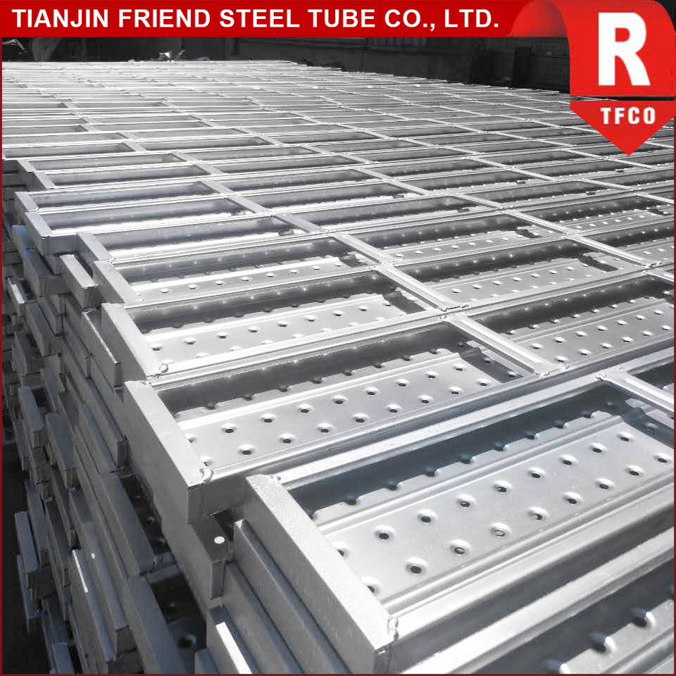 Scaffolding systems comparison on a commercial construction site